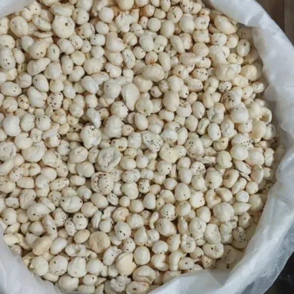 High-quality raw makhana (foxnuts) – clean, white, puffed lotus seeds suitable for export, snacking, or roasting