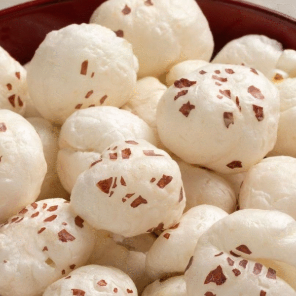 High-quality raw makhana (foxnuts) – clean, white, puffed lotus seeds suitable for export, snacking, or roasting
