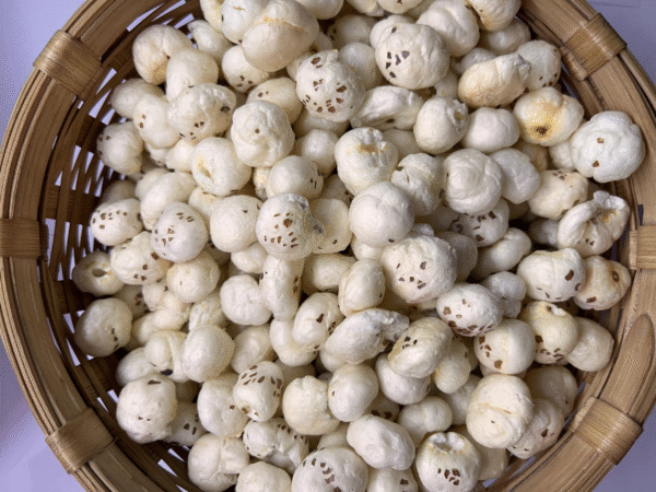 High-quality raw makhana (foxnuts) – clean, white, puffed lotus seeds suitable for export, snacking, or roasting