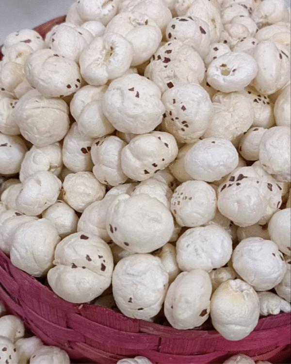High-quality raw makhana (foxnuts) – clean, white, puffed lotus seeds suitable for export, snacking, or roasting