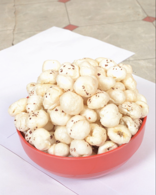 High-quality raw makhana (foxnuts) – clean, white, puffed lotus seeds suitable for export, snacking, or roasting